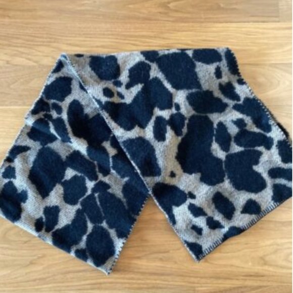 Burberry - Wool Animal Print Scarf - Picture 2 of 4